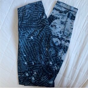 Lululemon 28" Aligns, Nulu fabric